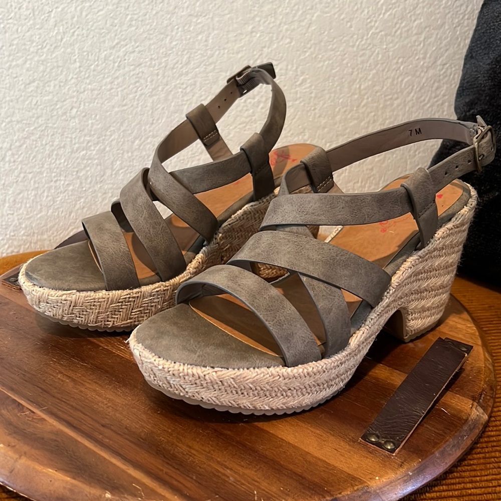 NWOT Jellypop Joan Platform Heels